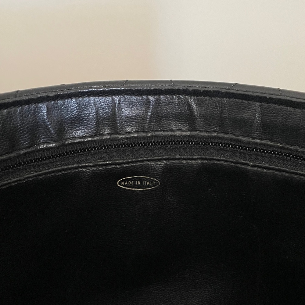 Vintage CHANEL Black Quilted lambskin Crossbody - Picture 11 of 16